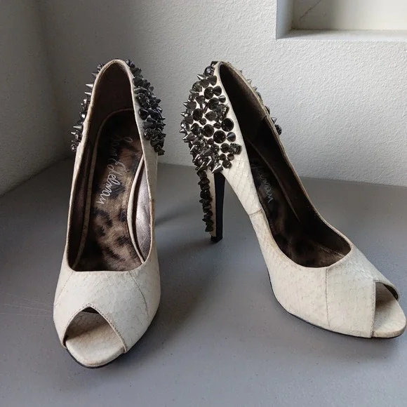 Sam Edelman Shoes Womens 8M Peep Toe Cream Leather Metal Spikes Punk Rock Biker - Picture 3 of 16
